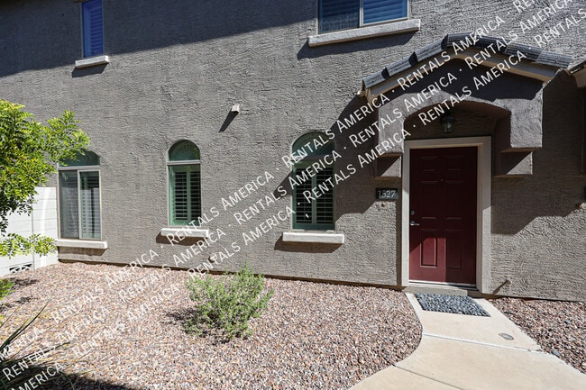 Photo - 2402 E 5th St Unidad 1527