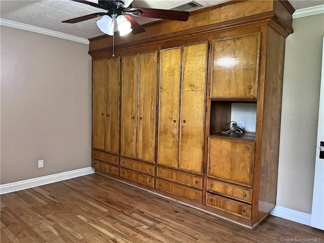 Photo - 215 W Claude St