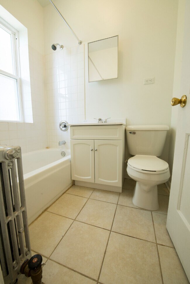 5024 W Quincy