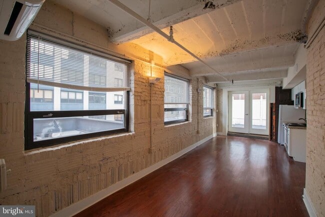 Building Photo - 1501 Locust St Rental