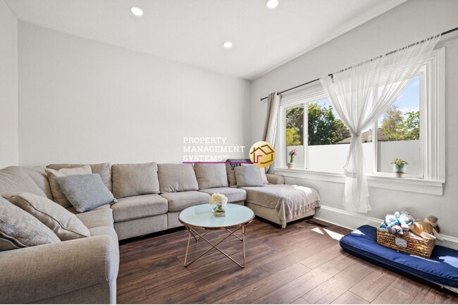 Photo - 3 Bedroom Salt Lake Bungalow For Rent