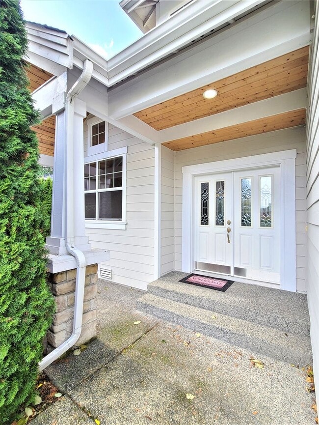 Photo - Luxurious 4 Bed/2.5 Bath Lynnwood Home - Available Now!