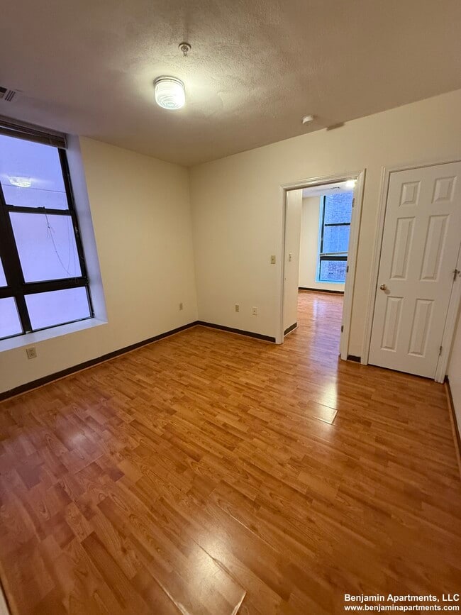 Building Photo - 68 Essex St Unit 1 Rental