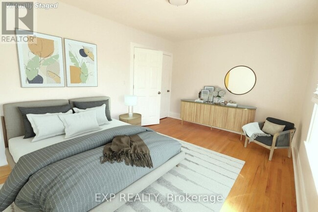 Photo - 342 Eglinton Ave E