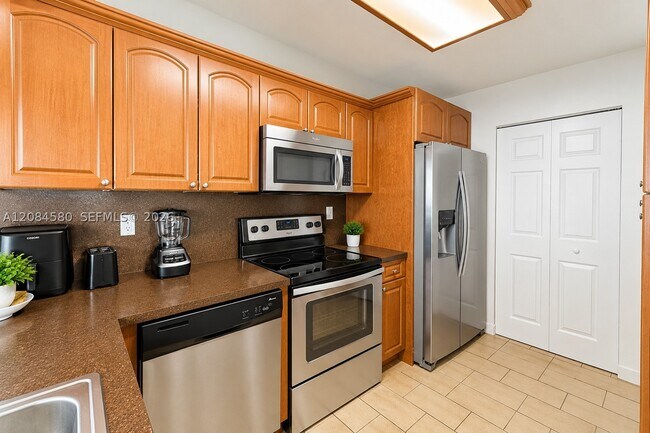 Photo - 1401 W Golfview Dr