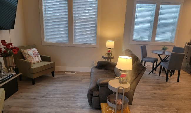 Photo - 1550 N Western Ave