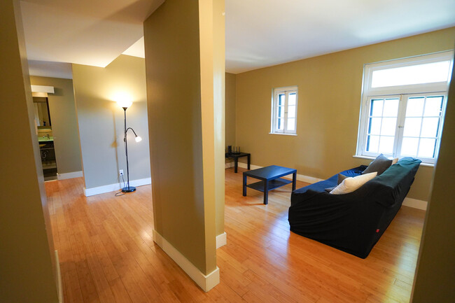 Building Photo - 615 Westgate Ave Unit C Rental