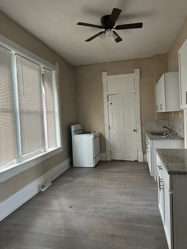 814 Elmwood Ave Unidad 814 Elmwood Ave, Unit 2