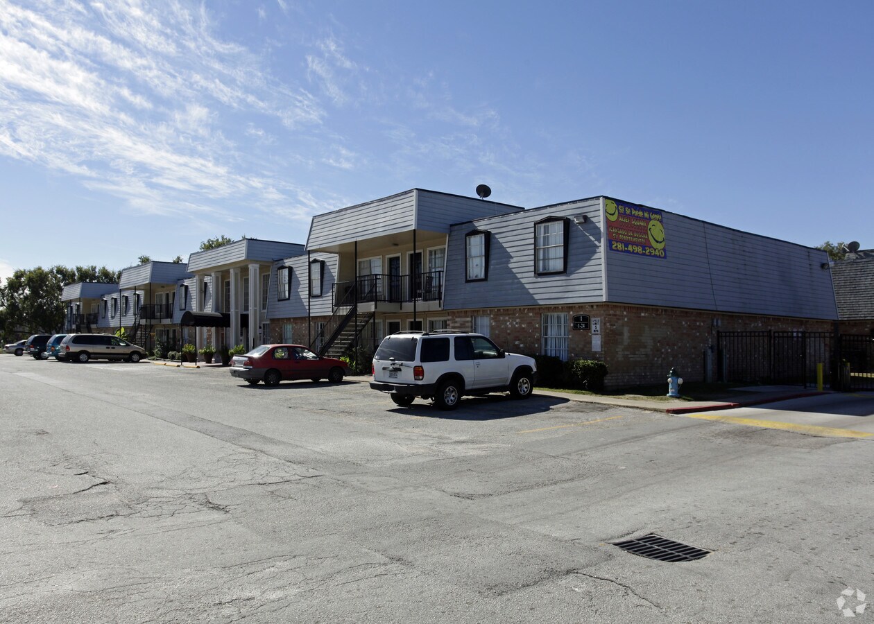 Alief Square - Alief Square Apartments