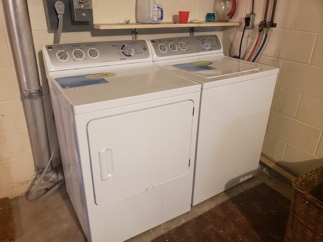 315 E Walnut St Unit 2