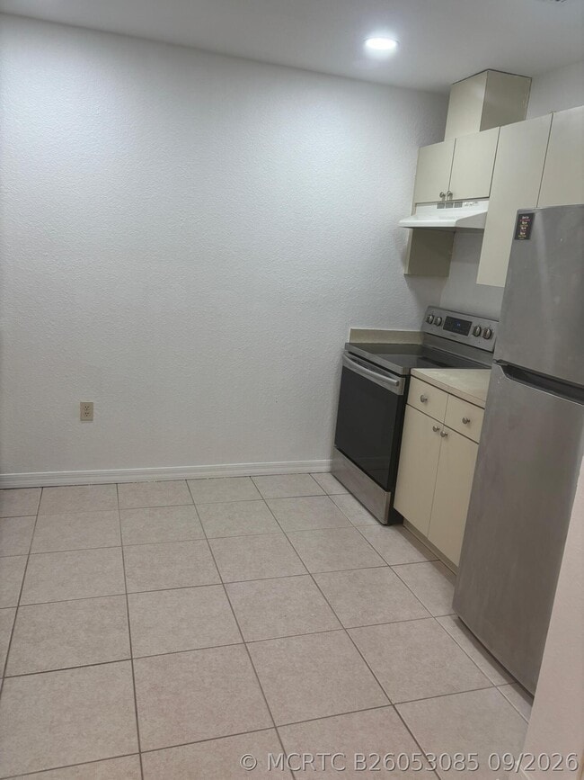 1208 N 57th Ave Unidad B