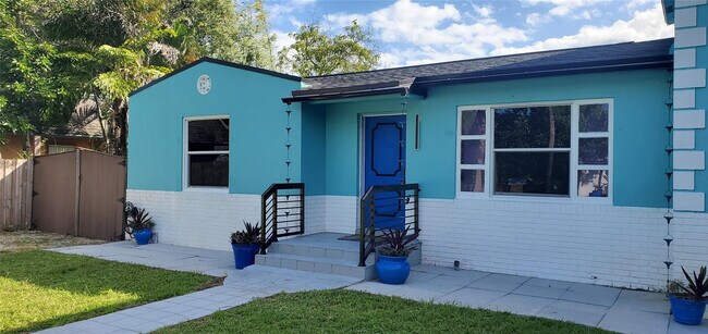 Building Photo - 1548 SW 28th Ave