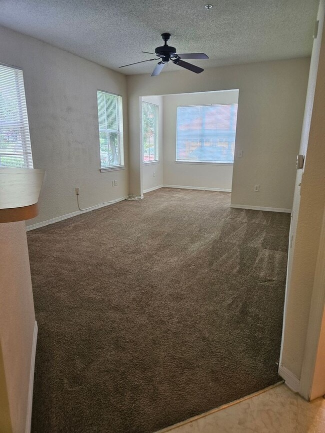 Photo - Beautiful First Floor, 1 Bedroom, 1 Bath, ... Unidad 517