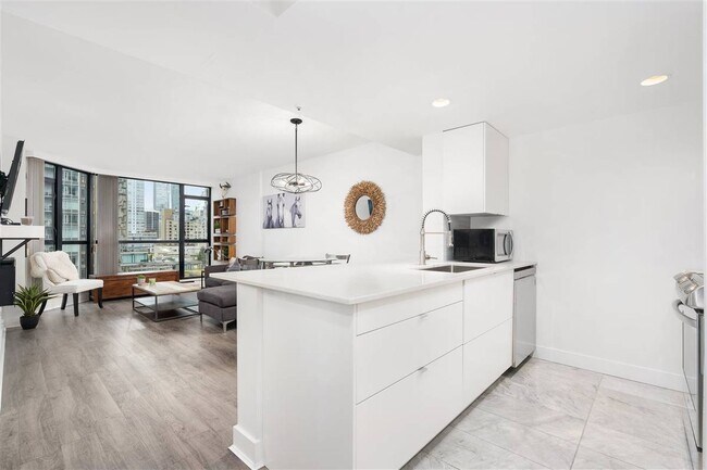 Photo - 888 Hamilton St