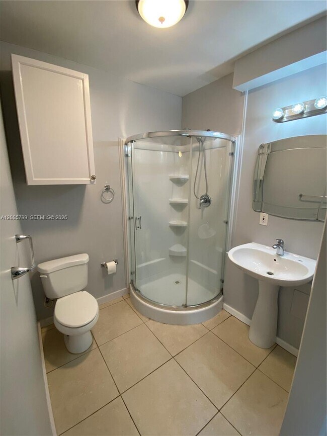 Photo - 115 NE 14th Ave Unit 2