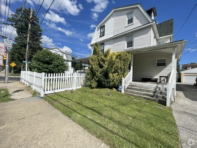 Building Photo - 825 Ardmore Ave Rental
