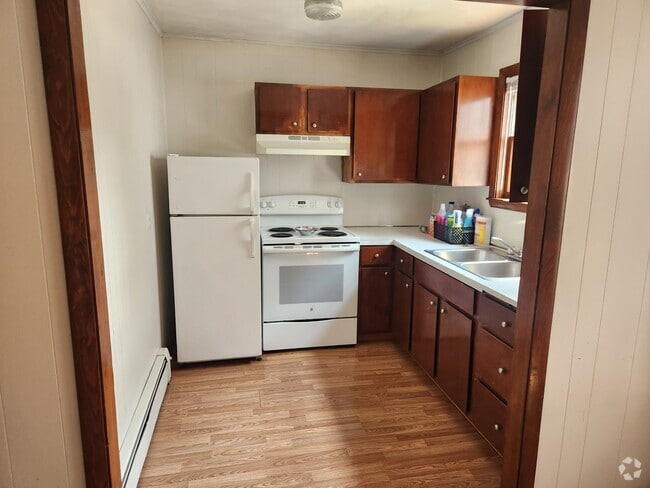 Building Photo - 6 School Ct Unit 6B Rental