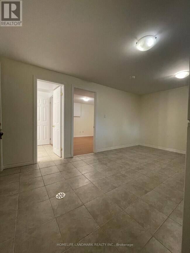 Photo - 124 McNicoll Ave