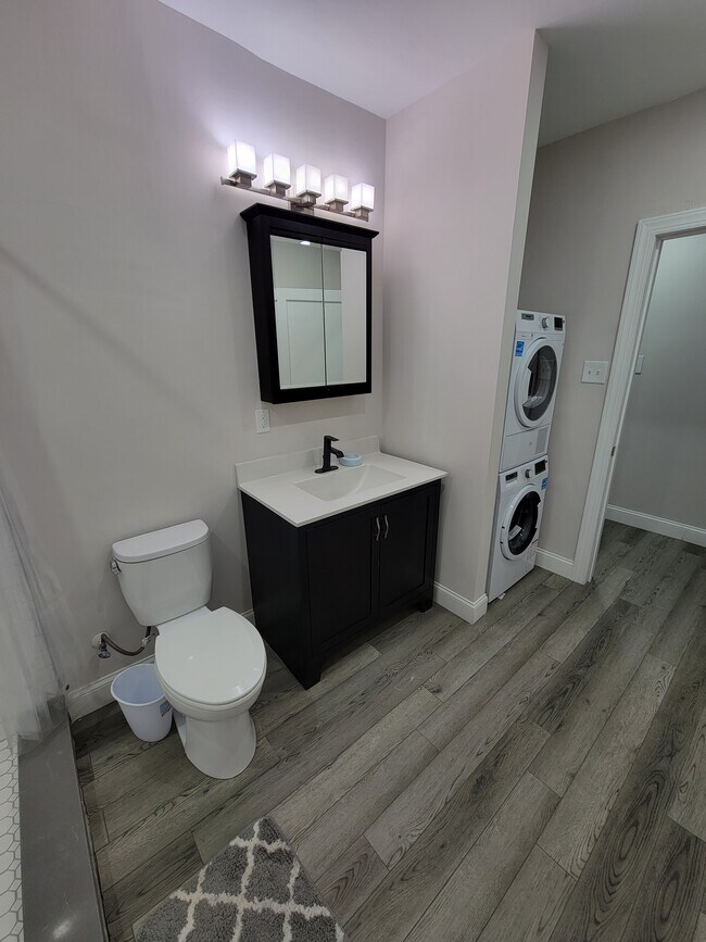 Bathroom - 300 W Kings Hwy Unit A