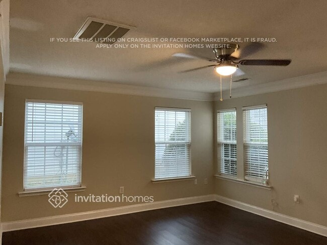 Photo - 303 Waterlemon Way