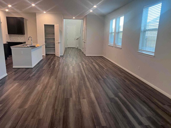 Photo - 128 Tucana St