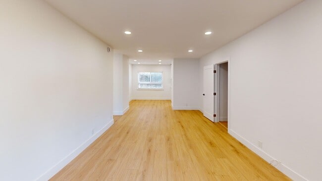 Photo - 943 N Gardner St