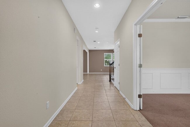 Photo - Large 4 bedroom home in Oakleaf