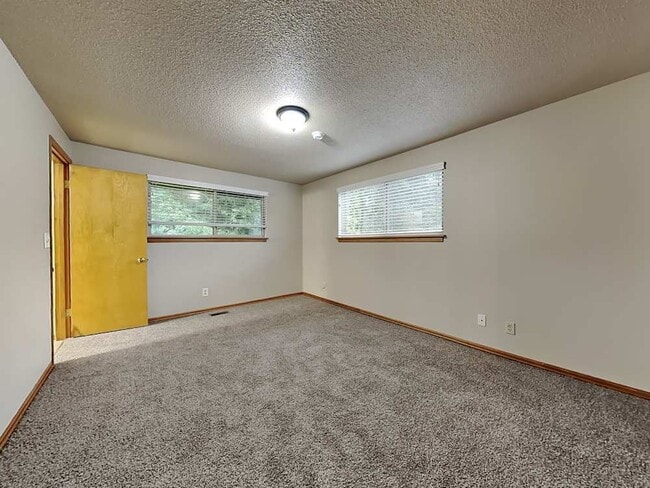 Photo - 617 S 301st St