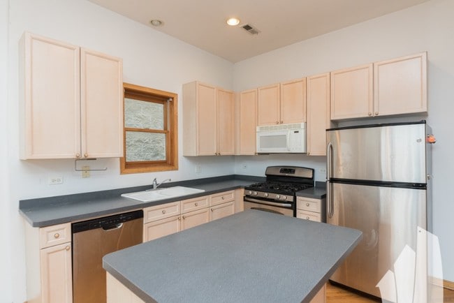 Photo - 2714 N Wayne Ave Unidad 2
