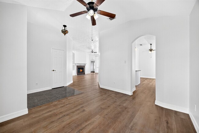 Building Photo - 15307 Flemington Ave