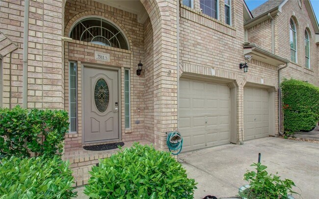 Photo - 7511 S Linpar Ct