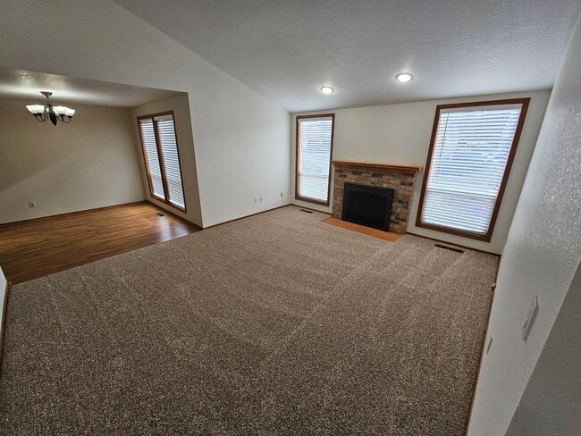 Photo - 855 Fran St SE