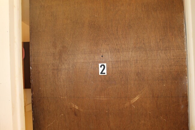 Building Photo - 457 W 8th St Unit 2