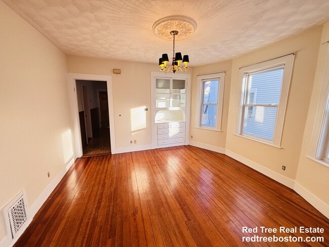 Photo - 39 Montfern Ave Unit 2