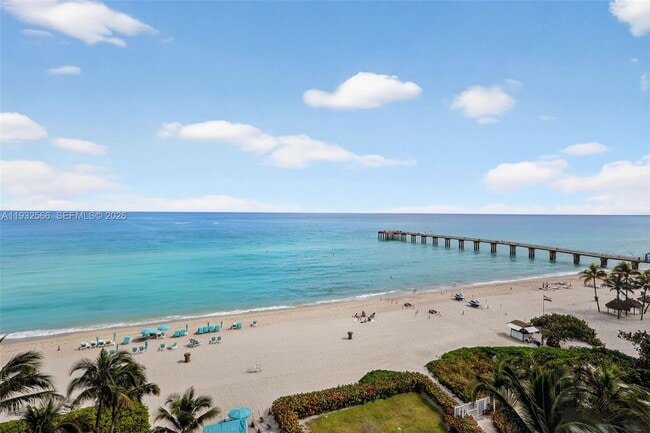 Photo - 16711 Collins Ave Unidad 808