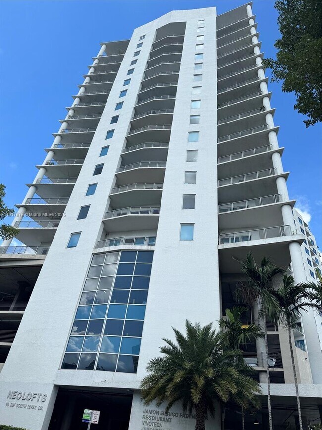 Photo - 10 SW South River Dr Unidad 712