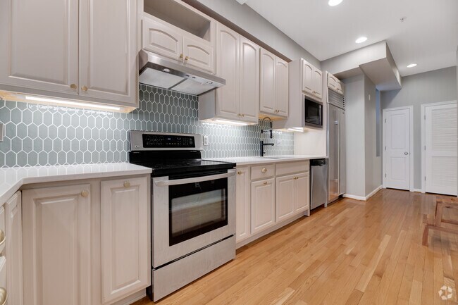 Building Photo - 1360 Kenyon St NW Unit 2 Rental