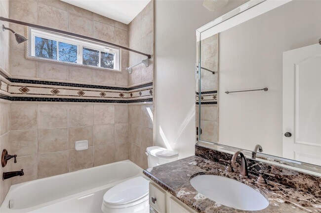 Photo - 135 Low Country Ln