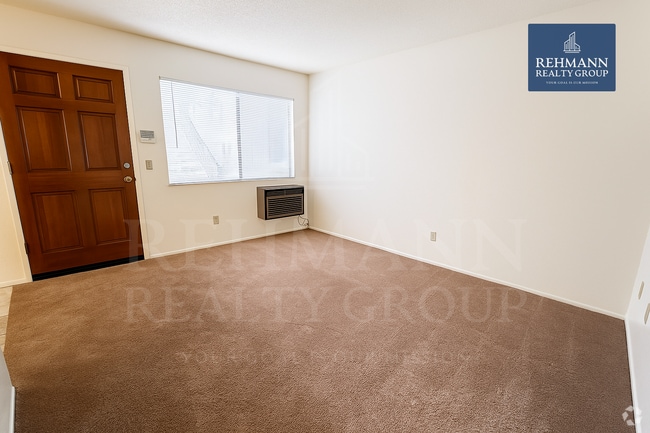 Building Photo - 4177 Iowa St Rental