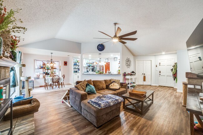 Photo - RENOVATED 4-BEDROOM IN WESTCREEK OAKS