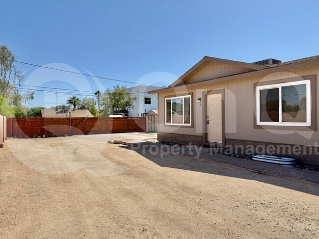 Photo - 1021 E Harry St House
