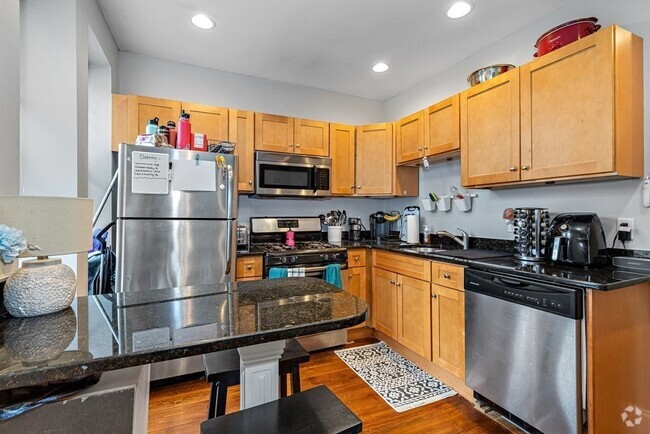 Building Photo - 16 Sewall St Unit 3 Rental