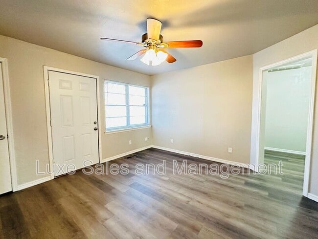 Photo - 108 NE 9th St