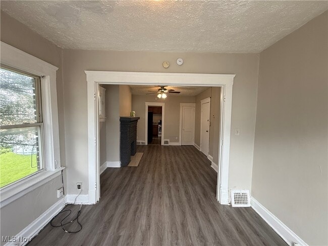 Building Photo - 8208 Denison Ave Unit 6