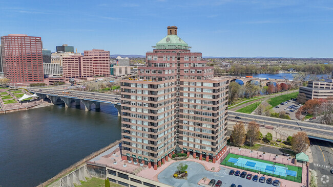 Building Photo - 235 E River Dr Unit APT 1007