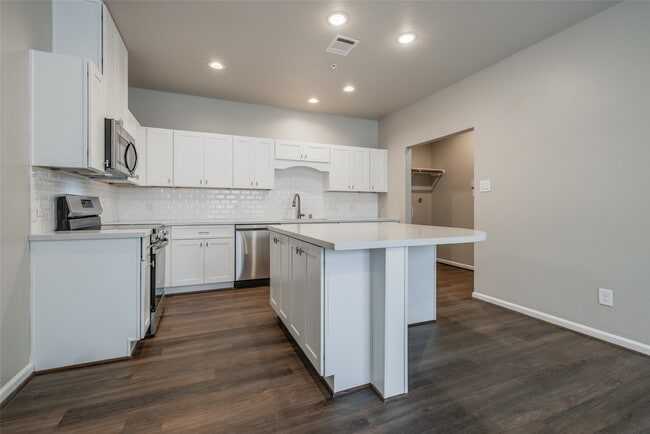 Photo - 137 Pk Pl Cir Unit A