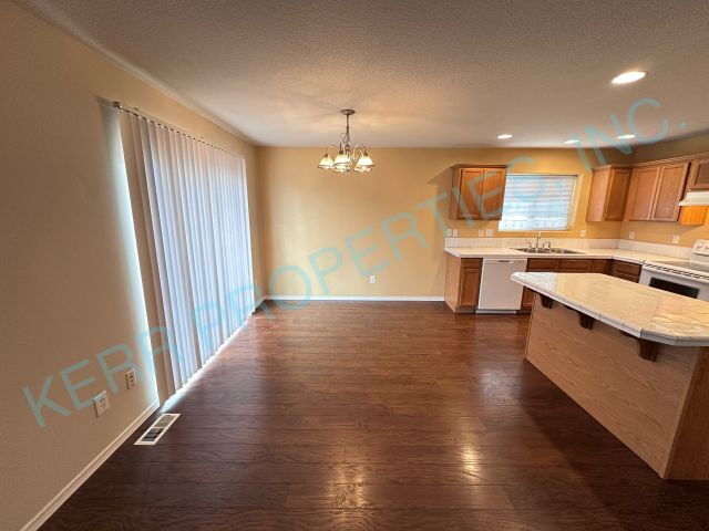 Photo - 1111 SW 6th Way