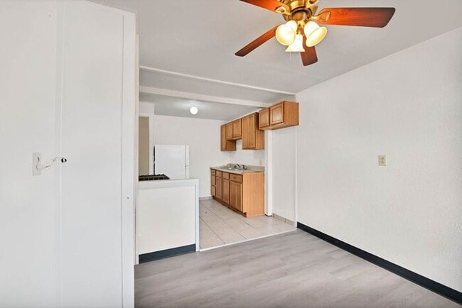 Photo - Bright Downtown Studio Apartment