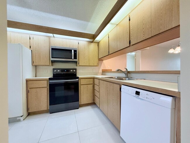 Building Photo - 2621 Village Blvd Unit 206 Rental