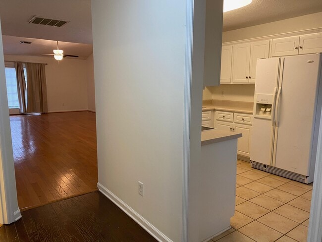 Photo - 128 Photinia Dr